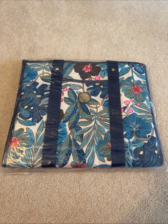 Lilly Pulitzer Handbags - Lilly Pulitzer Blue Canvas Tote Bag with Navy Trim